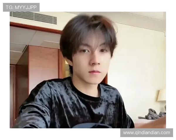 赵一博演唱会现场挑战极限游戏玩法直播 粉丝惊呼连连的视频俯卧撑秀